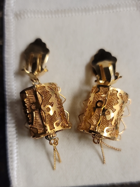 Jewelry - Vintage Gold-Tone Filigree Clip-On Drop Earrings